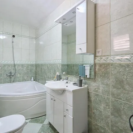 Bellevue Duplex Apartment